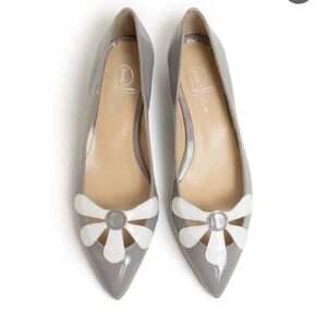 Jennifer Tattanelli Pointed Ballet Flats With Flower In Taupe - Size 39